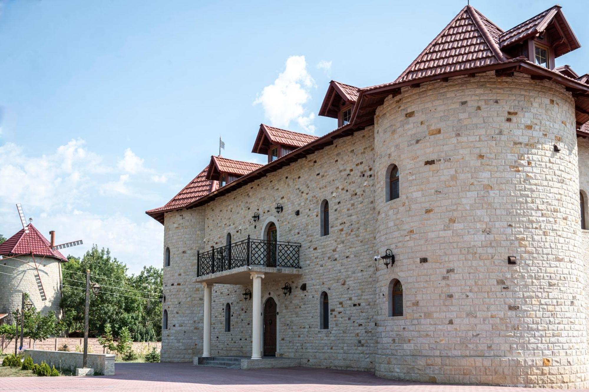 Castel Unghern Ivancea Kültér fotó