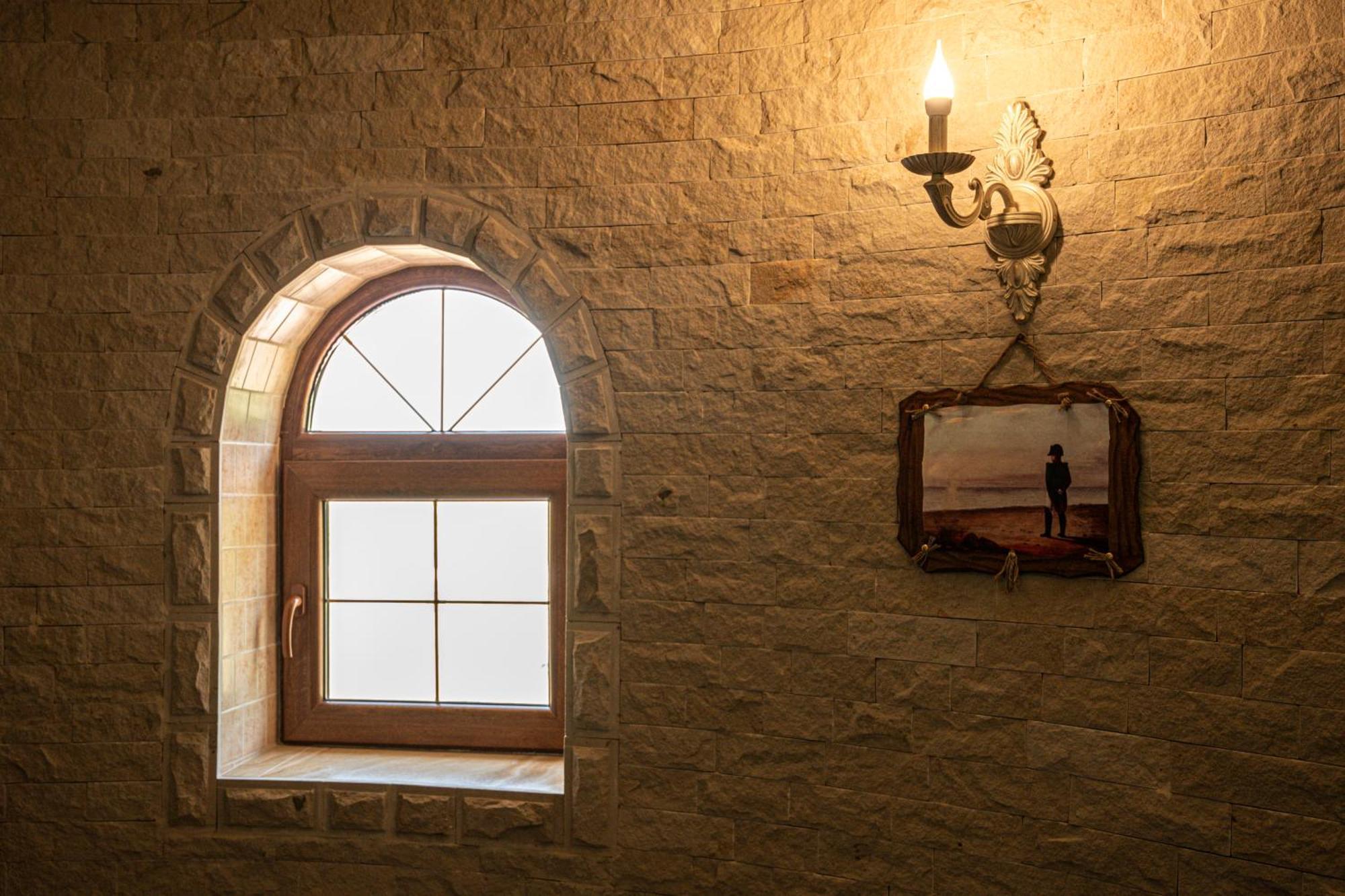 Castel Unghern Ivancea Kültér fotó